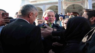 Akar ve Kurtulmuş Hatayda bayram namazında depremzelerle buluştu