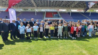 Akşehir Belediyesinden çocuklara bayram şenliği