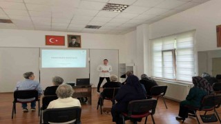 Aktif Yaş Alma Merkezinde Parkinson Semineri