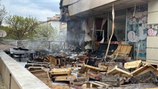 Alevler 7 katlı binayı sardı: Bayram ziyareti olası faciayı önledi