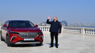 Aliyev, yerli otomobil Toggu teslim aldı