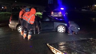 Alkollü sürücü refüje çarparak durabildi