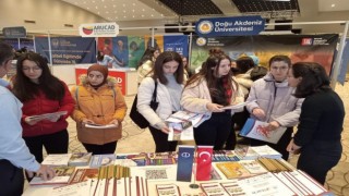 Anadolu Üniversitesi, eğitim fuarlarında yoğun ilgi görüyor