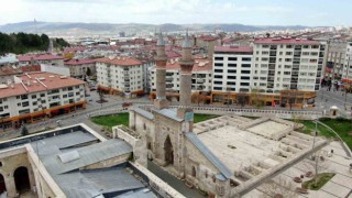 Anadolunun en yüksek taç kapısına sahip şerefesine çelik kelepçe takıldı