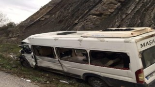 Ankarada işçi servisi otomobille çarpıştı: 3 ölü, 20 yaralı