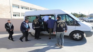Antalyada 45 ekip 112 personelle firari şahıslara eş zamanlı operasyon