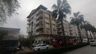 Antalyada 5 katlı binada yangın paniği