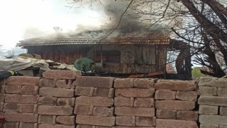 Antalyada evdeki yangında dumandan zehirlenen şahıs hayatını kaybetti