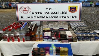 Antalyada kaçak alkol ve sigara satılan markete jandarmadan baskın