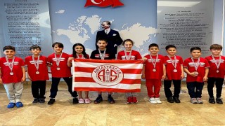 Antalyasporlu küçük kulaçlar 23 Nisanda coştu