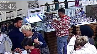 Arkadaşının çaldığı 3 bin lira değerindeki saati geri teslim etti