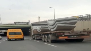 Arnavutköyde tonlarca ağırlıktaki tehlikeli taşımacılık kameraya yansıdı