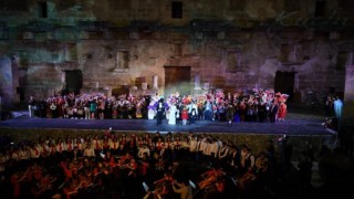 Aspendos Antik Tiyatrosunda 23 Nisan coşkusu