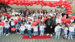 AtaÇocuklu miniklerin 23 Nisan coşkusu