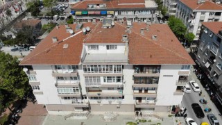 Avcılarda beton parçasının düştüğü bina tahliye edilerek mühürlendi