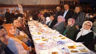 Aydın Büyükşehir Belediyesi Aydınlıları iftar sofralarında buluşturmaya devam ediyor