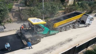 Aydın Büyükşehir Belediyesi Kuşadasında yol yapım çalışmalarına devam ediyor