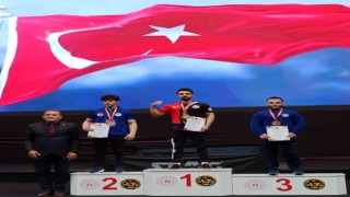 Ayın bileği bükülmüyor