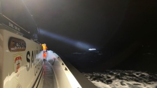 Ayvalık açıklarında 35 düzensiz göçmen kurtarıldı