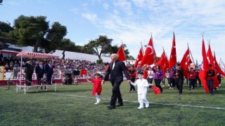 Ayvalıkta 23 Nisan Ulusal Egemenlik ve Çocuk Bayramı coşkusu