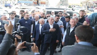 Bakan Akar; Şehit Aileleri ve Gaziler Derneğini ziyaret etti