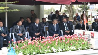 Bakan Akar, Vali Çiçek ve Başkan Büyükkılıçtan şehitlik ziyareti