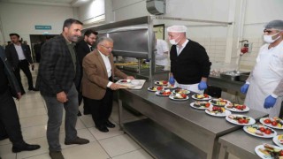 Bakan Akar ve Başkan Büyükkılıç, sahuru mobilya işçileriyle yaptı