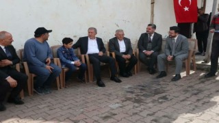 Bakan Akardan şehit çocuğuna duygulandıran ziyaret