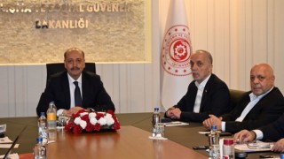 Bakan Bilgin, Türk-İş ve Hak-İş genel başkanlarıyla bir araya geldi