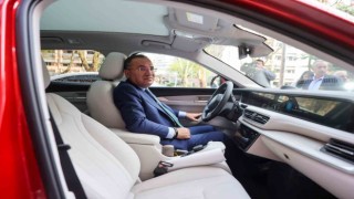 Bakan Bozdağ, Togg ile ilk sürüşünü gerçekleştirdi