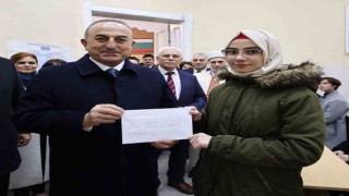 Bakan Çavuşoğlu: Topladığınız yardımlarla 800den fazla çadır ve 145 konteyner deprem bölgesine gönderildi