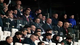 Bakan Kasapoğlu, Beşiktaş-Atletico Madrid maçını tribünden takip etti
