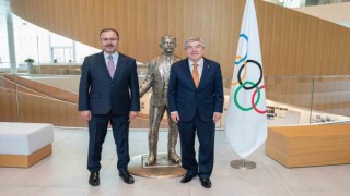 Bakan Kasapoğlu, IOC Başkanı Bach ile Lozanda bir araya geldi