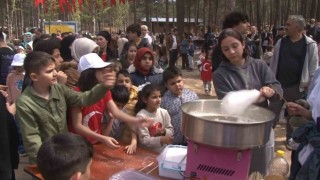 Bakan Kurum Çevre ve Çocuk Şenliğinde çocuklarla buluştu
