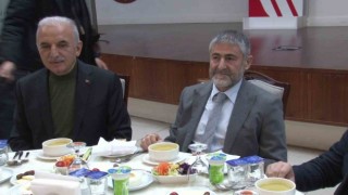 Bakan Nebati, Ümraniyede depremzedelerle iftar yaptı