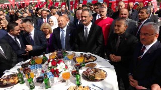 Bakan Özer: “Depremin ardından tüm illerimiz toparlanmaya devam ediyor”