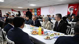 Bakan Özer: En büyük zenginliğimiz öğretmenlerimiz