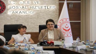 Bakan Yanık, koltuğunu 10 yaşındaki Havva Nile devretti