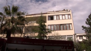 Bakırköyde 5 katlı binanın çatı katında korkutan yangın