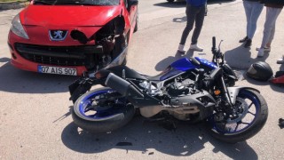 Bandırmada motosiklet ile otomobil çarpıştı, 1 kişi yaralı