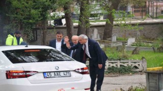 Başkan Bakkalcıoğlu, mezarlık ziyaretinde hemşehrilerinin bayramını kutladı