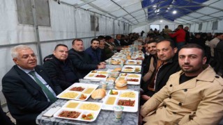 Başkan Böcek, Gaziantepte depremzedelerle iftar yaptı
