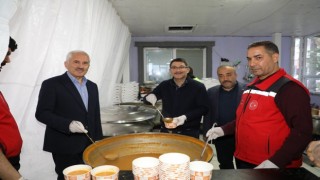Başkan Çelik deprem bölgesindeki iftarda şehit aileleri ve gazileri ağırladı