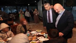 Başkan Çolakbayrakdar, yetim çocuklarla iftar açtı