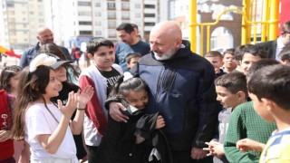 Başkan Çolakbayrakdarın Çocuk Sevgisi