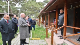 Başkan Ergün, Kırkağaçta depremzede aileleri ziyaret etti