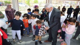 Başkan Güder, depremzede çocukların yüzünü güldürdü