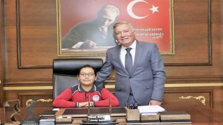 Başkan kepenek koltuğunu küçük Büşraya devretti