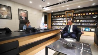 Başkan Örki makamını minik Elife emanet etti