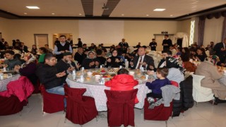 Başkan Şahiner depremzedeler ile iftar yaptı